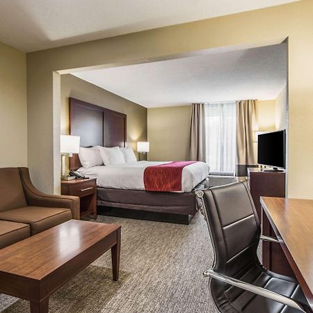 Comfort Inn & Suites Greenwood Near University Экстерьер фото