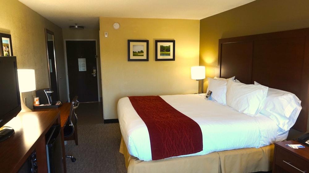 Comfort Inn & Suites Greenwood Near University Экстерьер фото