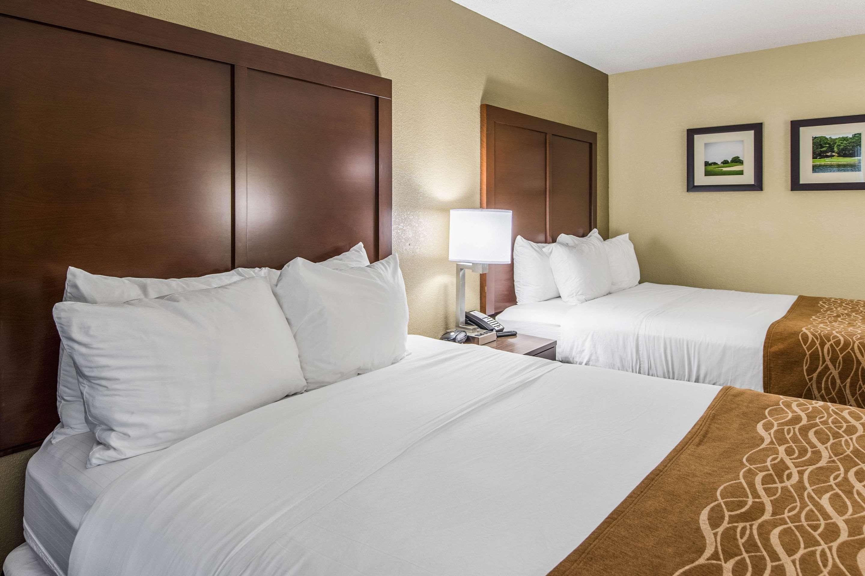 Comfort Inn & Suites Greenwood Near University Экстерьер фото