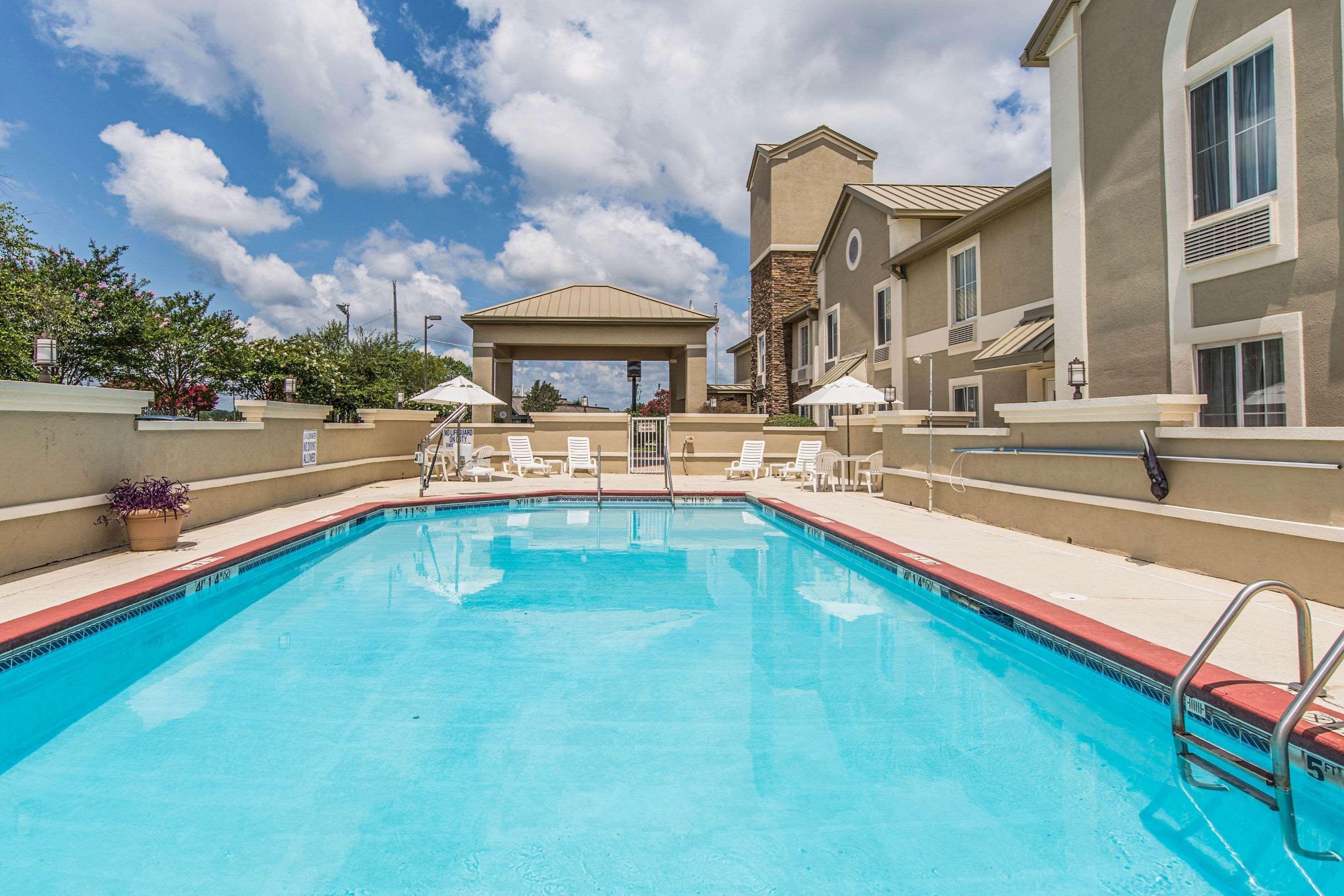 Comfort Inn & Suites Greenwood Near University Экстерьер фото