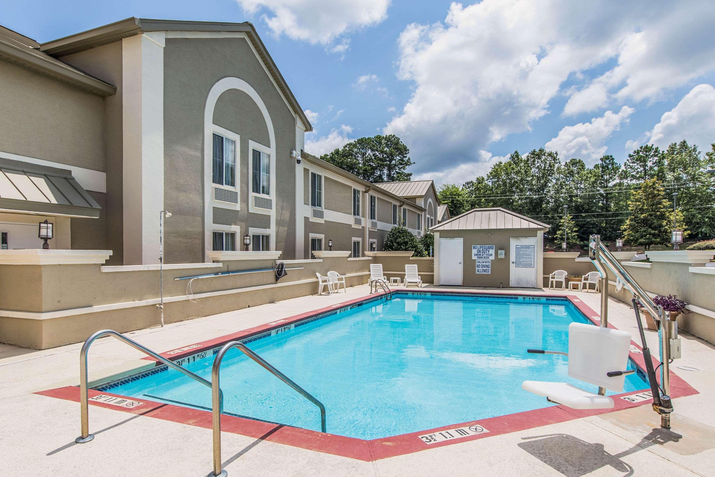 Comfort Inn & Suites Greenwood Near University Экстерьер фото