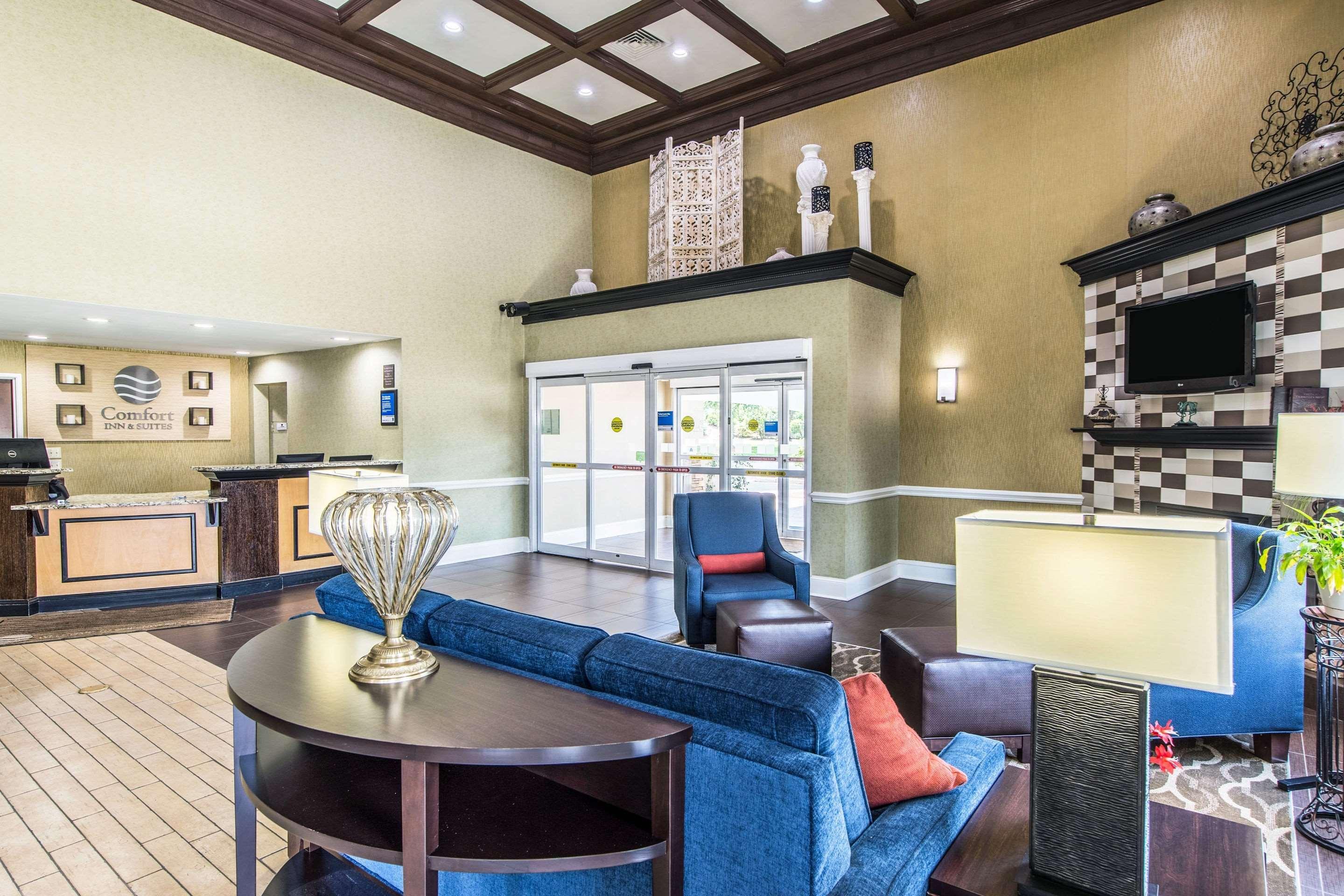 Comfort Inn & Suites Greenwood Near University Экстерьер фото