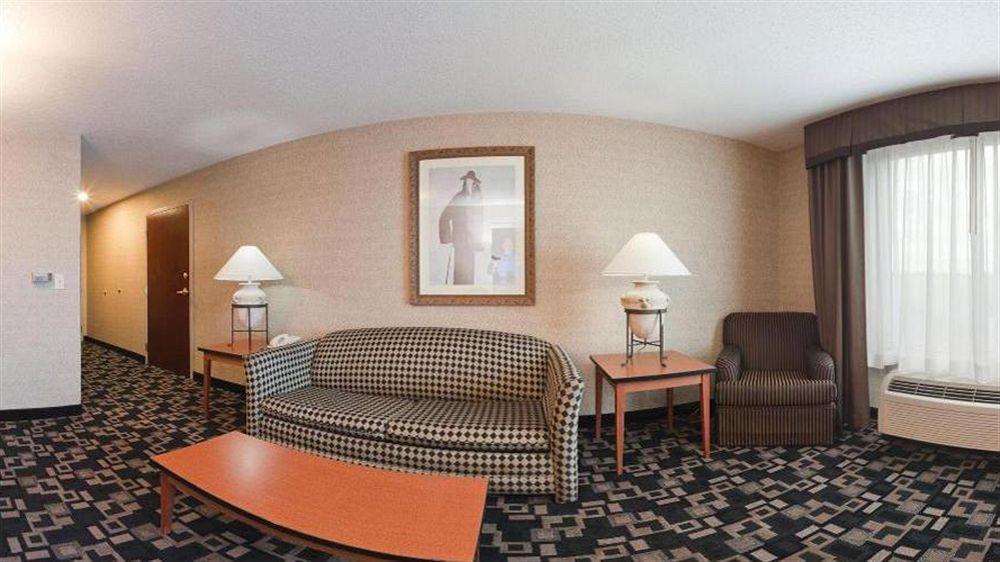 Comfort Inn & Suites Greenwood Near University Экстерьер фото