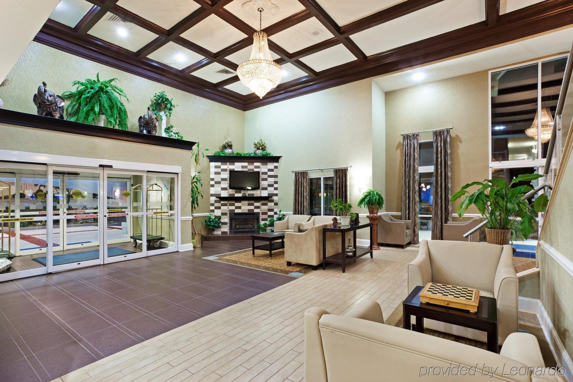 Comfort Inn & Suites Greenwood Near University Экстерьер фото