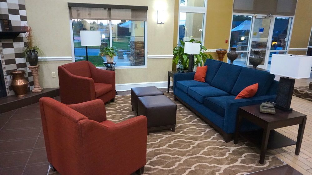 Comfort Inn & Suites Greenwood Near University Экстерьер фото