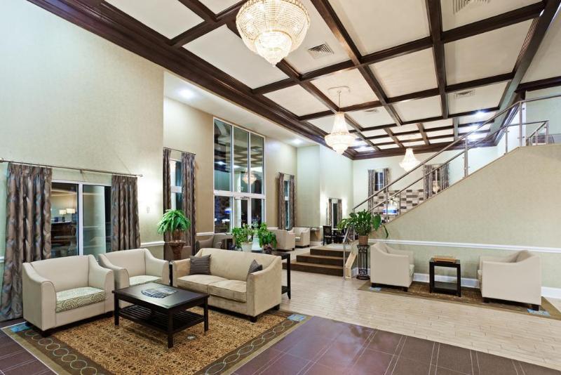 Comfort Inn & Suites Greenwood Near University Экстерьер фото
