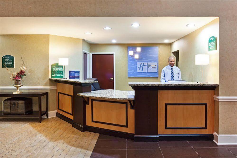 Comfort Inn & Suites Greenwood Near University Экстерьер фото