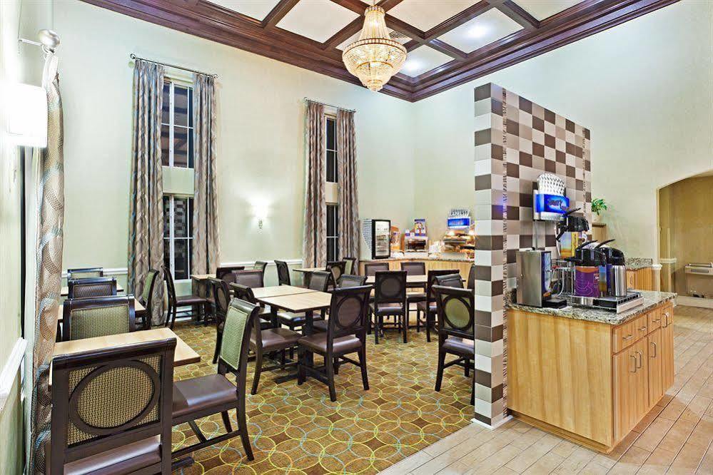 Comfort Inn & Suites Greenwood Near University Экстерьер фото